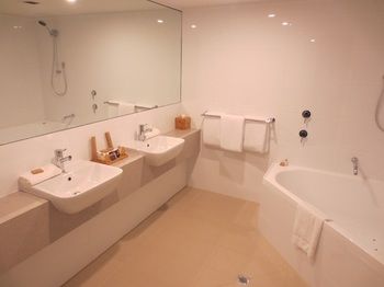 Dingley International Hotel - Accommodation Perth 8