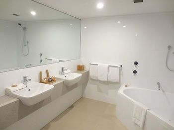 Dingley International Hotel - Accommodation Perth 9
