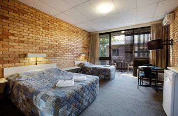 Villa Noosa Hotel - Accommodation Perth 2