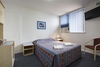Brown Jug Inn Hotel - Accommodation Perth 3