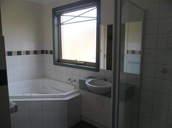Australian Home Away @ Box Hill 32 - Accommodation Perth 0