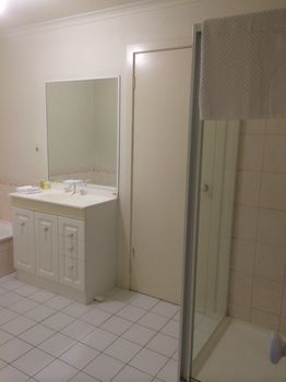Australian Home Away Ringwood @ Bardia - Accommodation Perth 0