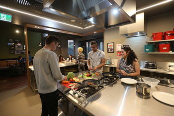 Melbourne Central YHA - Hostel - Accommodation Perth 13