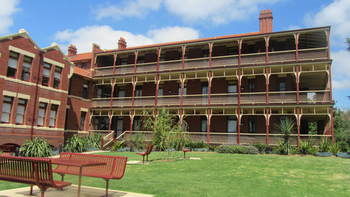 Yarra House Campus Summer Stays - Accommodation Perth 10