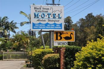 Black Swan Waterfront Motel - Accommodation Perth 6
