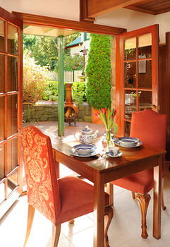 Mary Card's Coach House - Perth Resorts 6