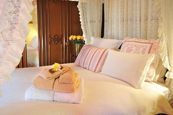 Mary Card's Coach House - Perth Resorts 7