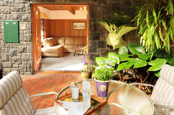 Mary Card's Coach House - Perth Resorts 13