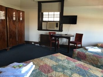 Strathfield Hotel - Accommodation Perth 21