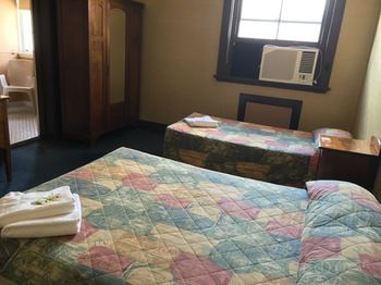 Strathfield Hotel - Accommodation Perth 38