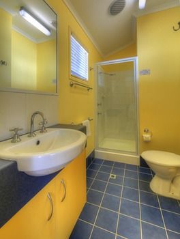 Alex Beach Cabins - Perth Resorts 2