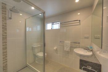 Alex Beach Cabins - Perth Resorts 6