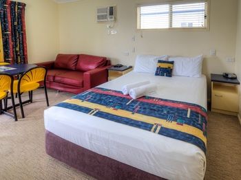 Alex Beach Cabins - Perth Resorts 10