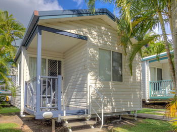 Alex Beach Cabins - Perth Resorts 15