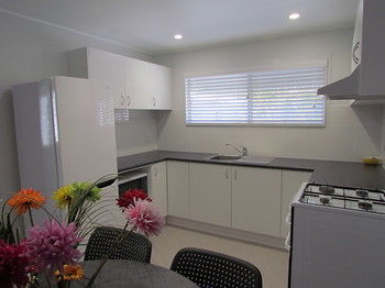 Alex Beach Cabins - Perth Resorts 23