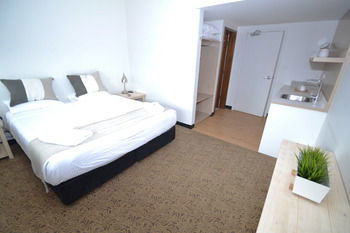 Crossroads Hotel Liverpool - Perth Resorts 4