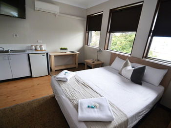 Crossroads Hotel Liverpool - Perth Resorts 6