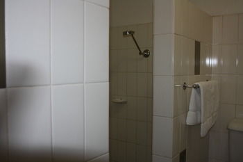 Crossroads Hotel Liverpool - Perth Resorts 8