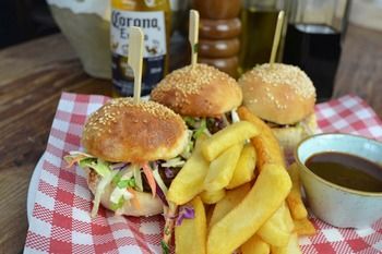 Crossroads Hotel Liverpool - Perth Resorts 14