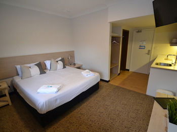 Crossroads Hotel Liverpool - Perth Resorts 18