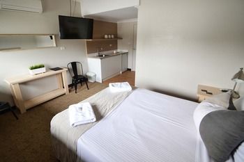 Crossroads Hotel Liverpool - Perth Resorts 24