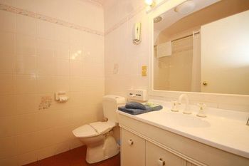 Golden Grain Motor Inn - Accommodation Perth 14