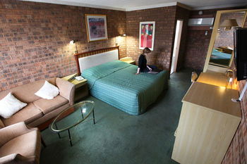 Countryman Motor Inn - Accommodation Perth 4