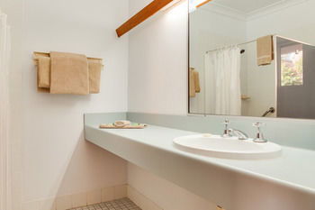 Forresters Beach Resort - Accommodation Perth 1