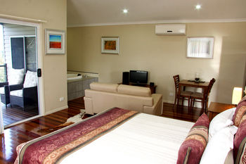 Yabbaloumba Retreat - Perth Resorts 2