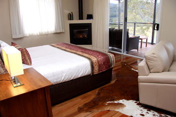 Yabbaloumba Retreat - Perth Resorts 4