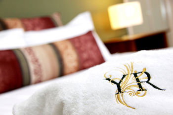 Yabbaloumba Retreat - Perth Resorts 14