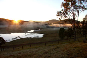 Yabbaloumba Retreat - Perth Resorts 18