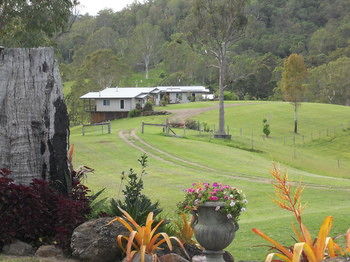 Yabbaloumba Retreat - Perth Resorts 26