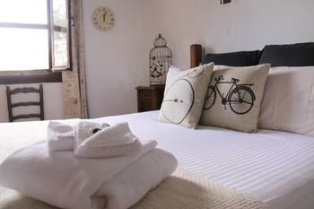 The Table Guesthouse - Accommodation Perth 8