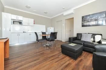 Akuna Motor Inn And Apartments - Accommodation Perth 0