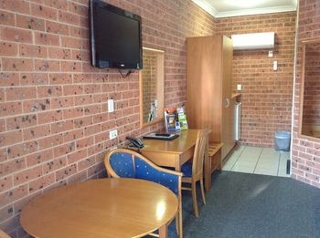 Akuna Motor Inn And Apartments - Accommodation Perth 2