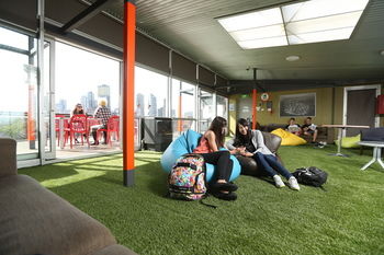 Melbourne Metro YHA - Hostel - Accommodation Perth 0