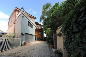 Rooftops Bed & Breakfast - Accommodation Perth 2