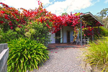 Valley Farm Vineyard Cottages - Perth Resorts 4