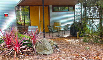 Valley Farm Vineyard Cottages - Perth Resorts 13
