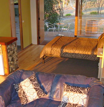 Valley Farm Vineyard Cottages - Perth Resorts 14