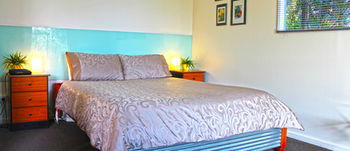 Valley Farm Vineyard Cottages - Perth Resorts 16