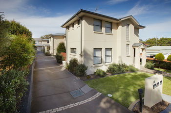 Charlestown Terrace - Accommodation Perth 3