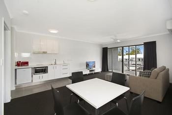 Cooroy Luxury Motel Apartments Noosa - Accommodation Perth 10