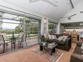 Vineyard Hill - Accommodation Perth 7