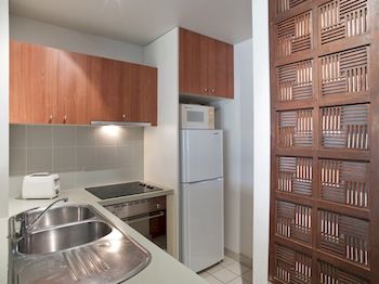 Catani 2 - Accommodation Perth 2