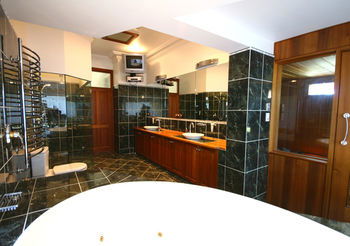 Relaxin - Accommodation Perth 0