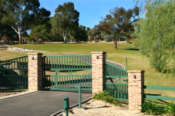 Relaxin - Accommodation Perth 5