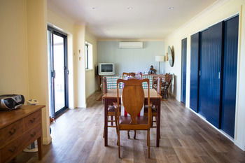 The Wattle Lodge - Accommodation Perth 14