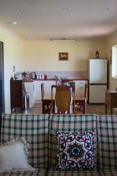 The Wattle Lodge - Accommodation Perth 16
